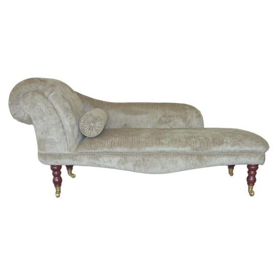 lounge sofa pohovka elegansna mediteranska klasicka latka calunicky nabytok dizajn vyroba sofa luxus polobciansky byt nabytok textilny zamat brosna kolieska mosadz.jpg